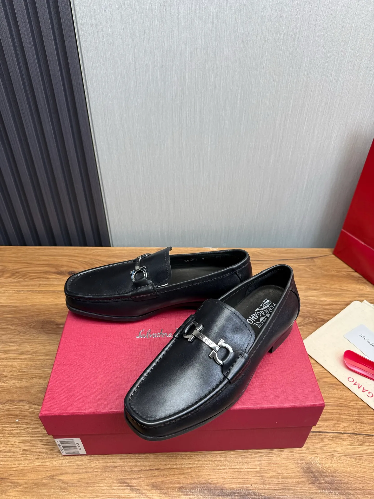 Men's shoes 💰760💰 Ferragamo. [Ferragamo] Men's Loaf leather shoes, the latest hot style, 1:1 original purchase quality, top quality, imported open-edge beaded cowhide leather on the upper, hand-made three-dimensional stitching highlights the round toe design, the inner feet are made of imported cowhide, with original wear-resistant rubber outsole, matching code 39-44, (38, 45 custom-made, non-refundable)